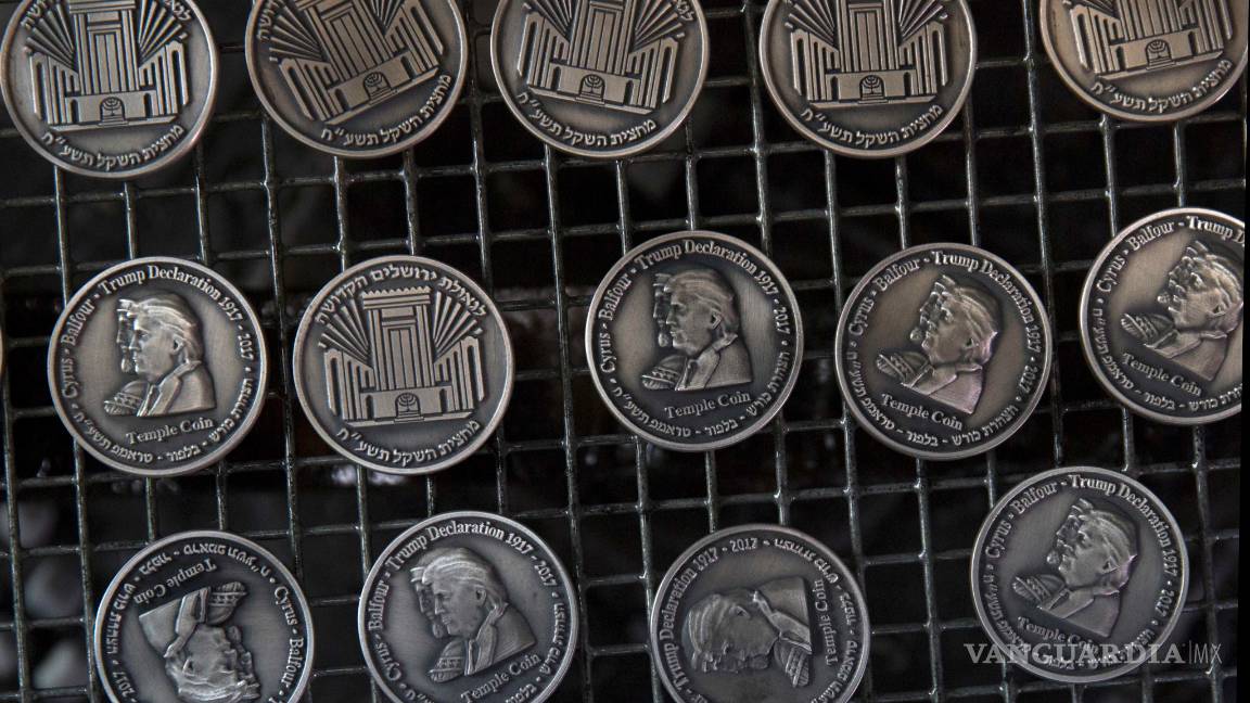 $!Acuñan una moneda con la imagen de Donald Trump en Jerusalén
