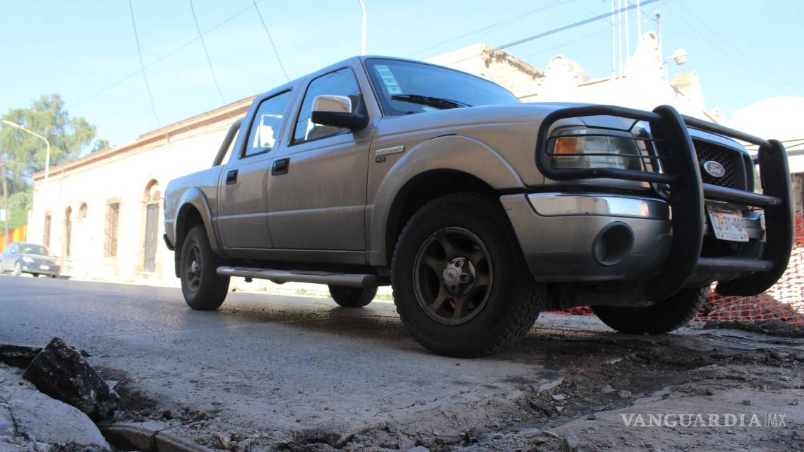 $!Desespera a vecinos lentitud en recarpeteo de calles del centro de Saltillo