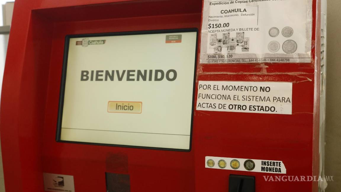 $!Uno de los cajeros afectados por la falta de conexión al sistema federal. FOTO: HÉCTOR GARCÍA/VANGUARDIA