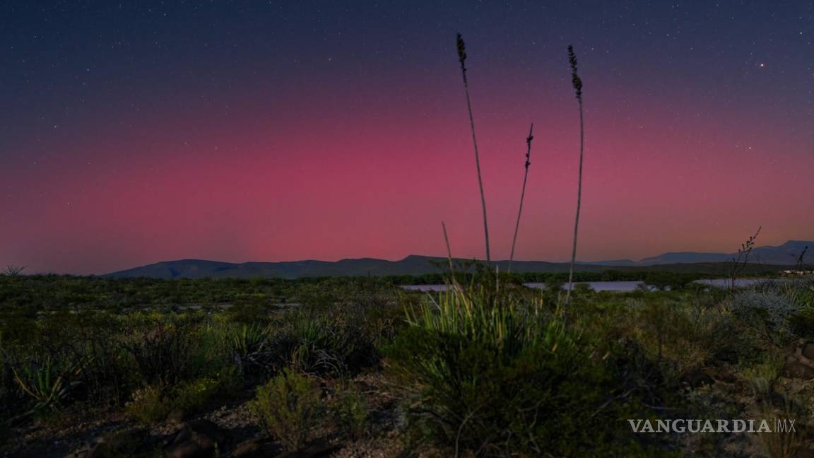 Coahuila brilla bajo auroras boreales; un fenómeno capturado por el lente de Daniel Bates