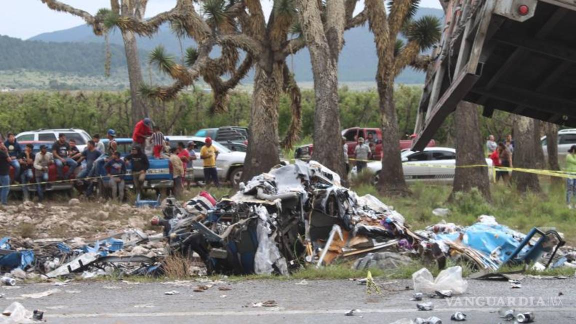 $!Los vehículos quedaron destruidos.