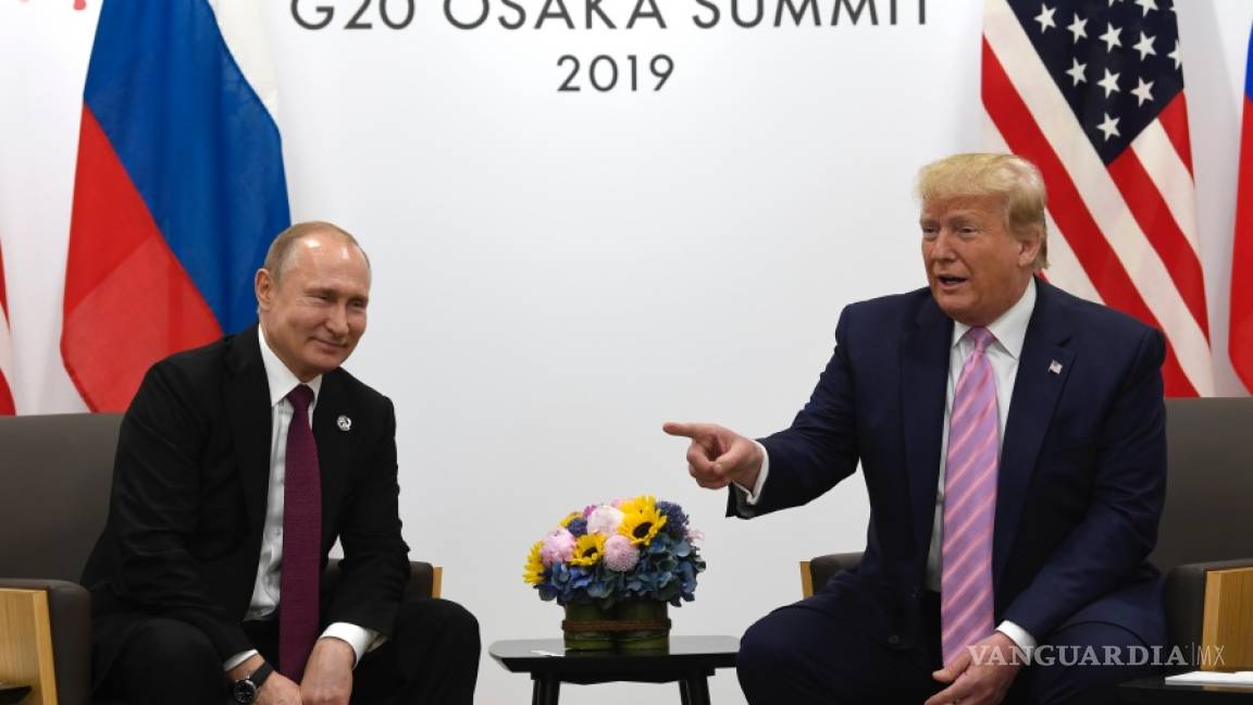 Trump bromea con Putin, le pide no intente influir en el resultado de los comicios de 2020
