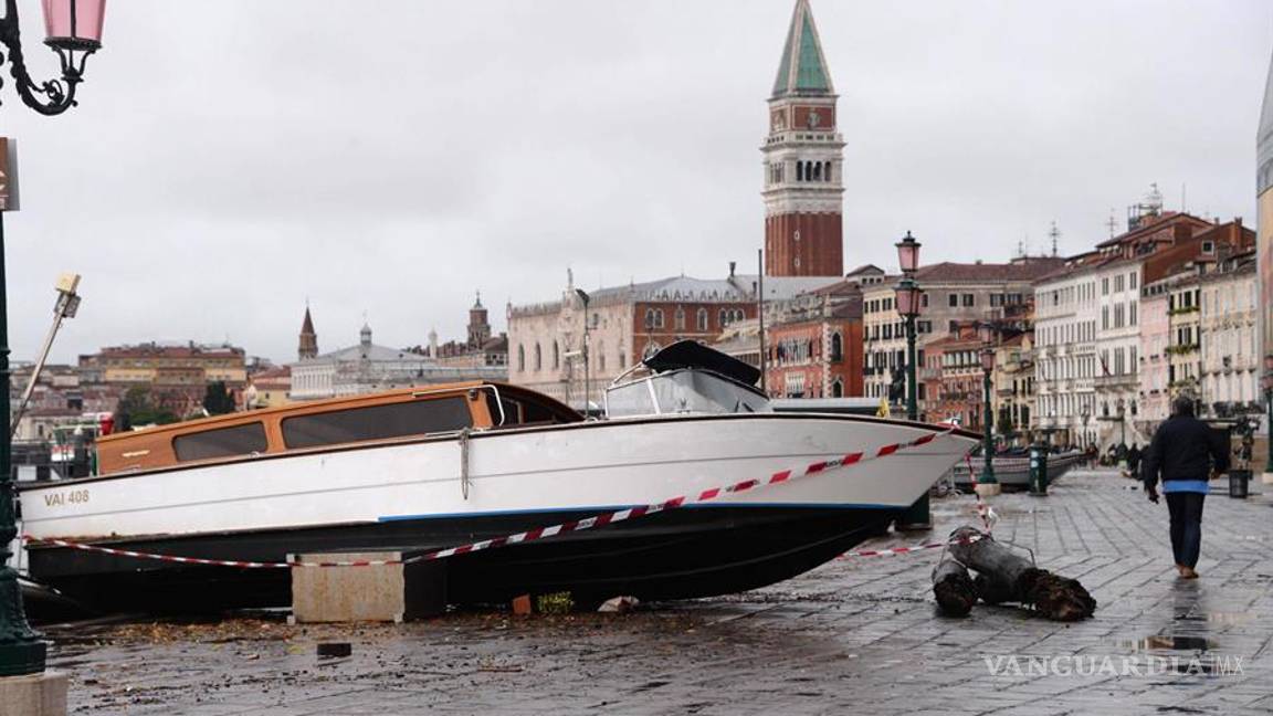 $!Venecia se ahoga, sufre peor inundación desde 1966