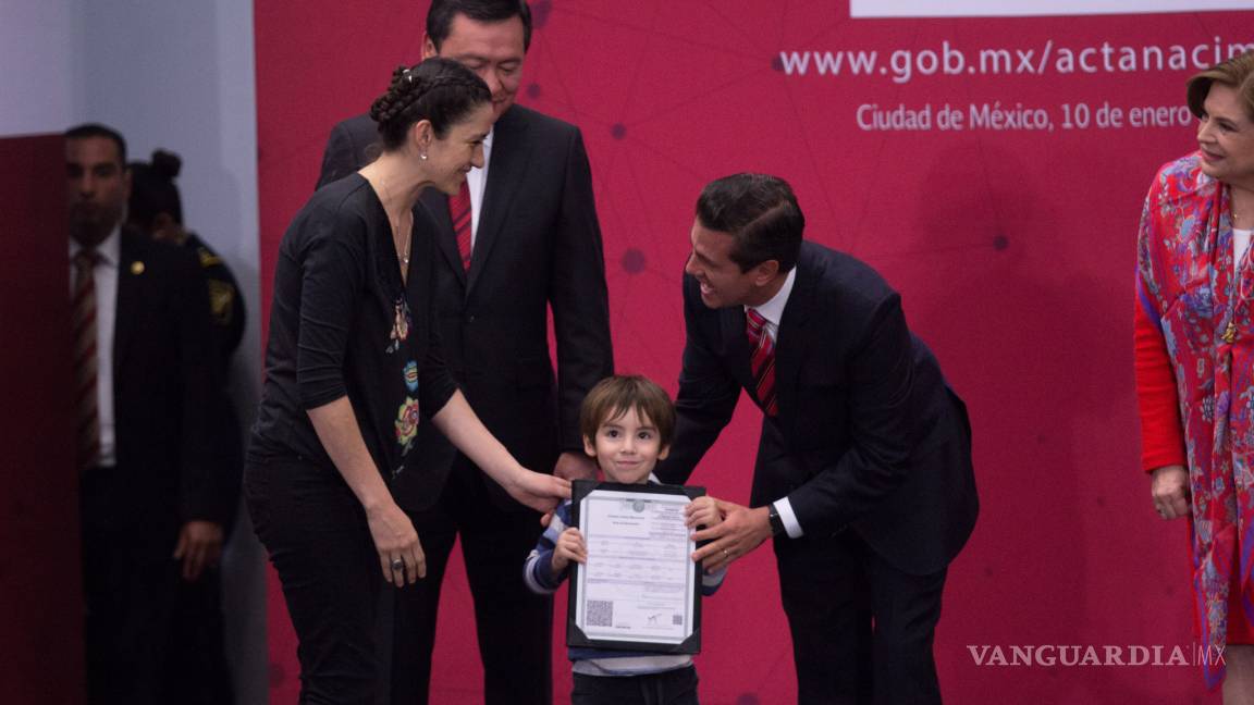 Derecho a identidad, garantía básica de los mexicanos: Peña Nieto