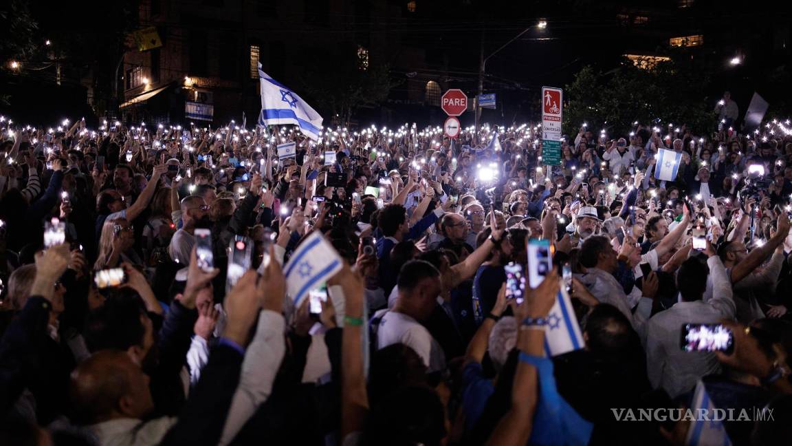 $!Decenas de personas participan de una manifestación en la plaza del Cincuentenario de Israel, en Sao Paulo, Brasil.