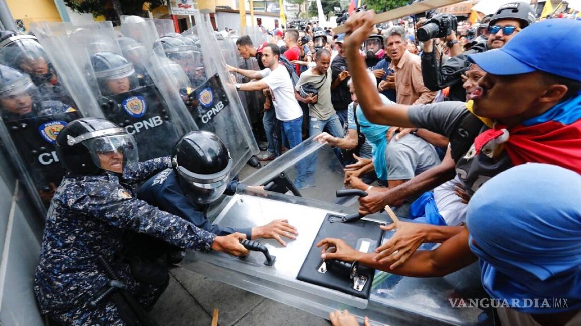 Policía bloquea marcha opositora en Caracas