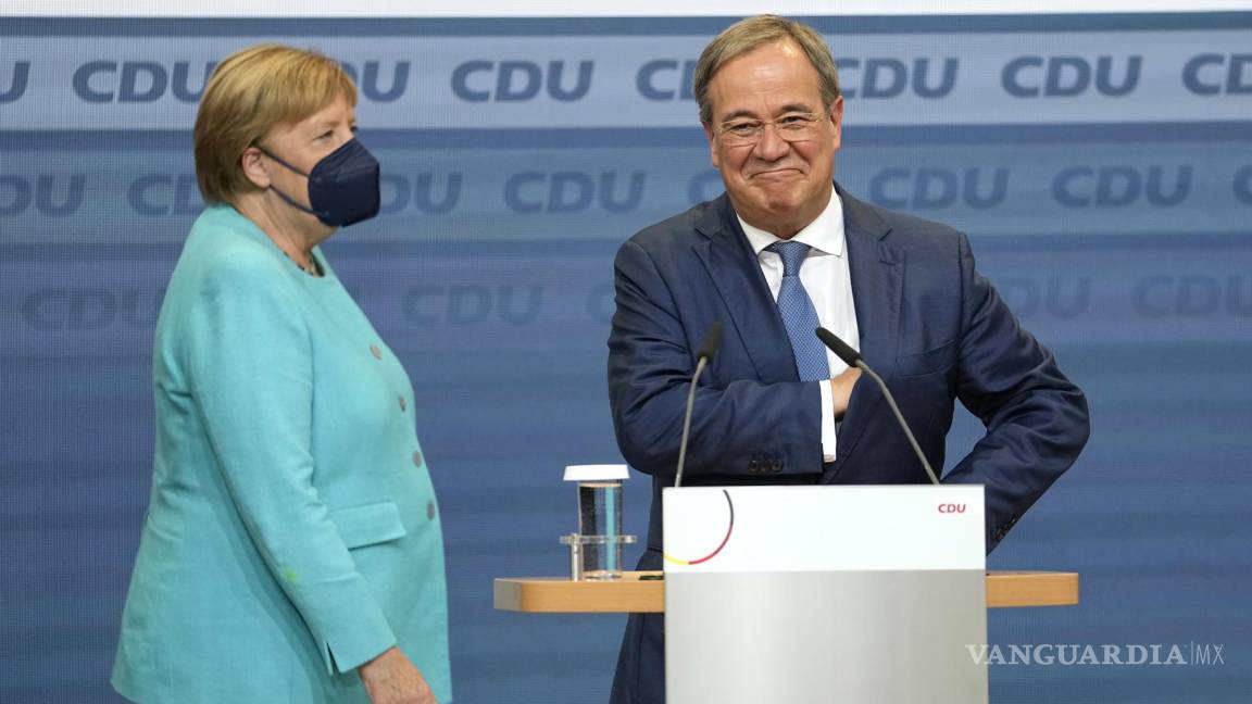 Bloque político de Merkel, en desventaja en elecciones alemanas
