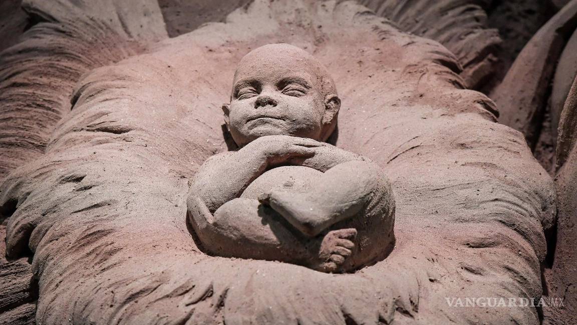 $!Monumental nacimiento de arena en la Plaza de San Pedro da inicio a los festejos navideños en el Vaticano