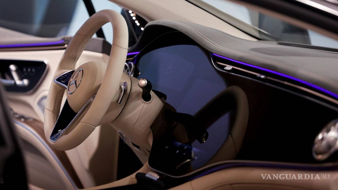 $!Detalle del interior del nuevo EQS eléctrico de Mercedes Benz, una de las novedades que se pueden ver en Automobile, el Salón Internacional del Automóvil de Barcelona. EFE/Quique García