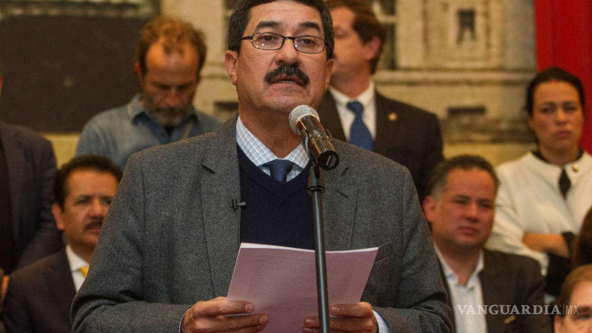 Ex gobernadores del PAN respaldan a Javier Corral con carta