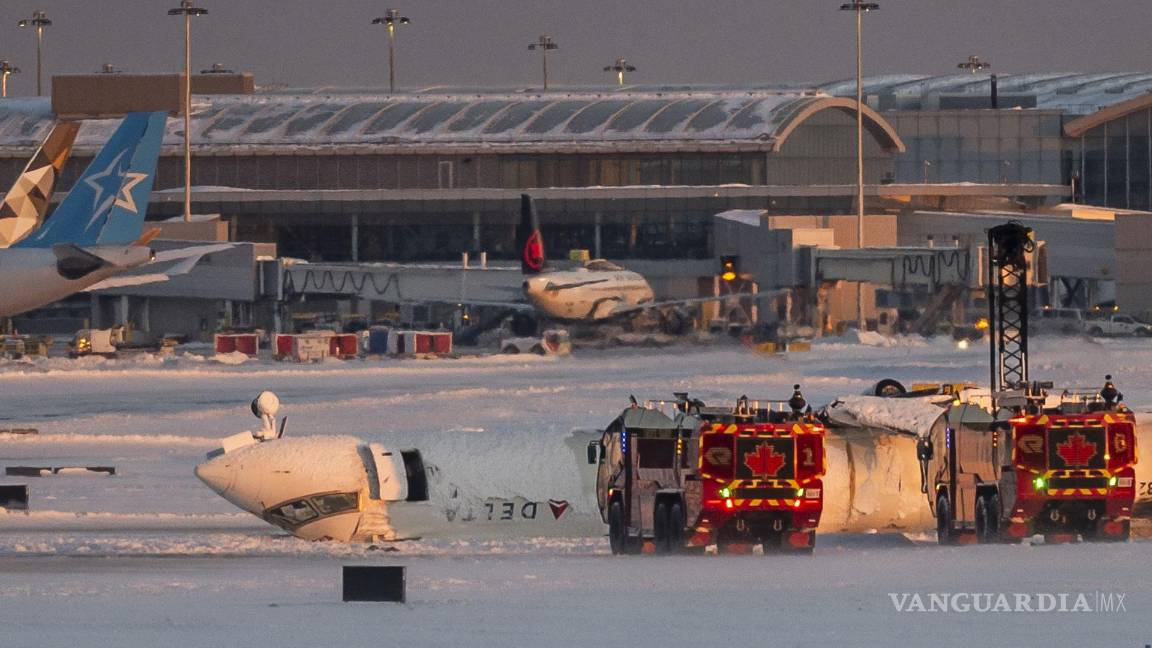 Revelan video del momento en que avión de Delta se volcó e incendió en Toronto