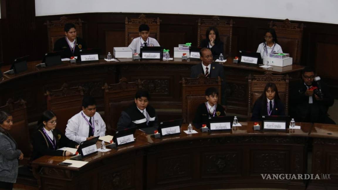 $!Los 25 estudiantes de secundaria tomaron protesta como diputadas y diputados juveniles durante el Parlamento Estudiantil Coahuila 2025.