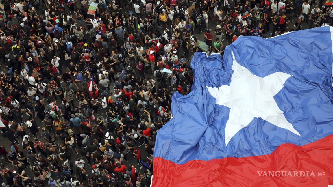 $!Más de un millón de chilenos marchan contra Sebastián Piñera y piden sacar a militares de las calles