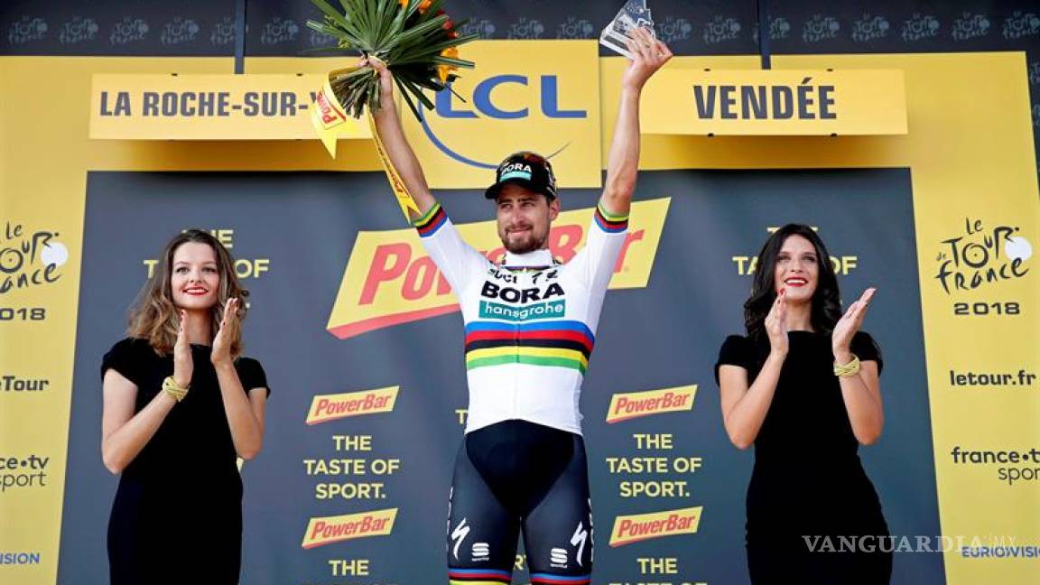 Peter Sagan se salva del caos y se viste de amarillo