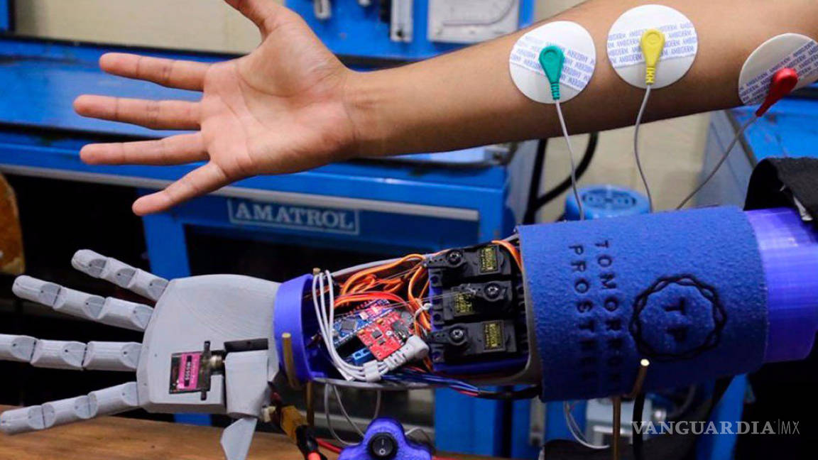 Estudiantes del IPN crean brazo biónico de bajo costo