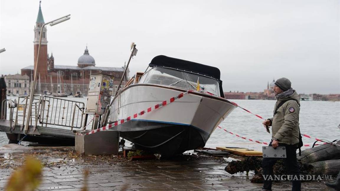 $!Venecia se ahoga, sufre peor inundación desde 1966