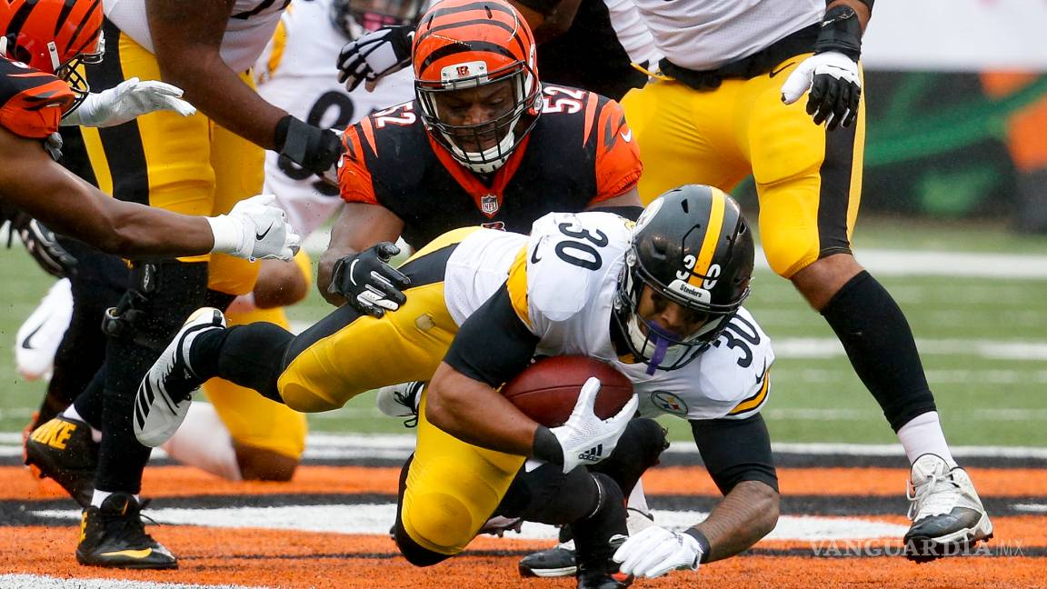 $!Antonio Brown corre hacia el camino de la victoria