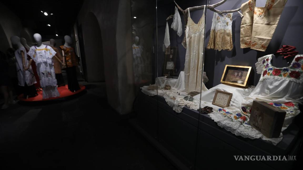 $!La exposición Una larga hebra del Museo del Carmen recoge la vida y obra de Elena Martínez Bolio, una artista bordadora y conocedora del textil.