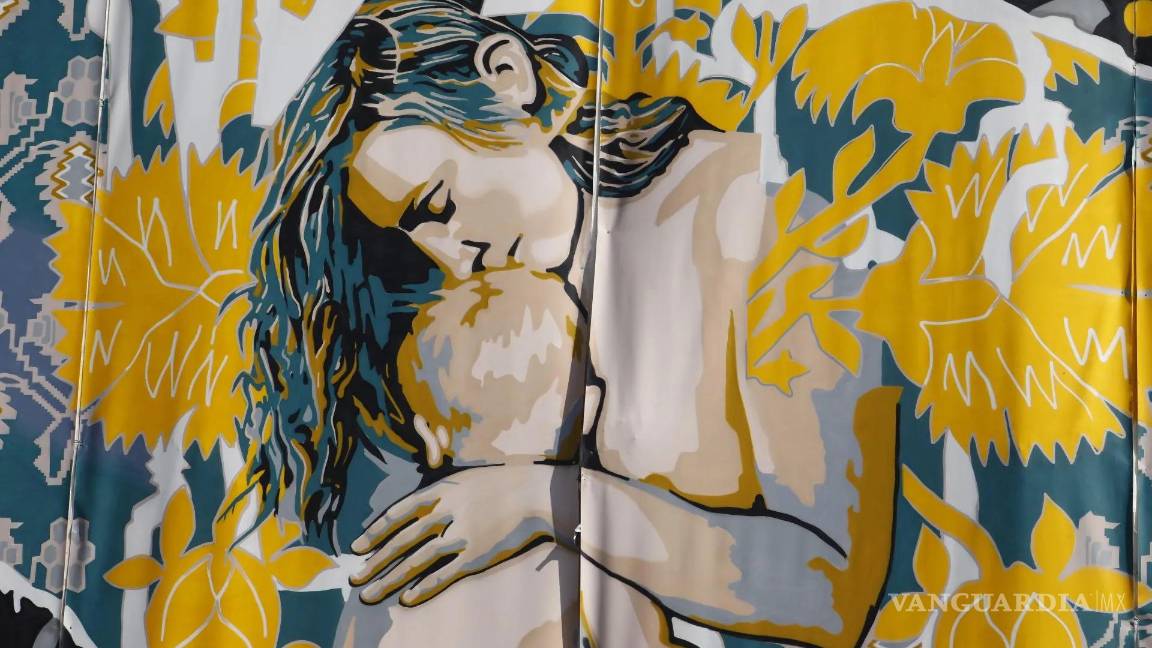 $!Los artistas ucranianosMikhail Korobkov (i) y Olga Korobkova (d), pintaron el “mural de la paz” en Córdoba, España para recordar la barbarie de la guerra.