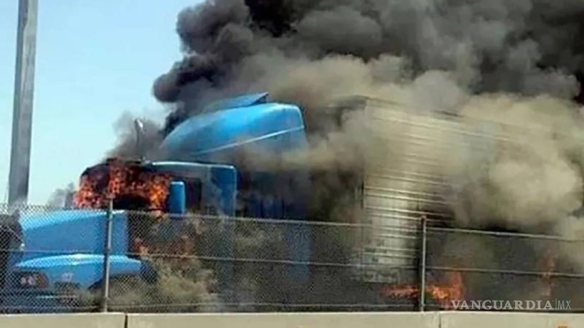 Queman criminales tráileres y liberan puente Reynosa-Pharr