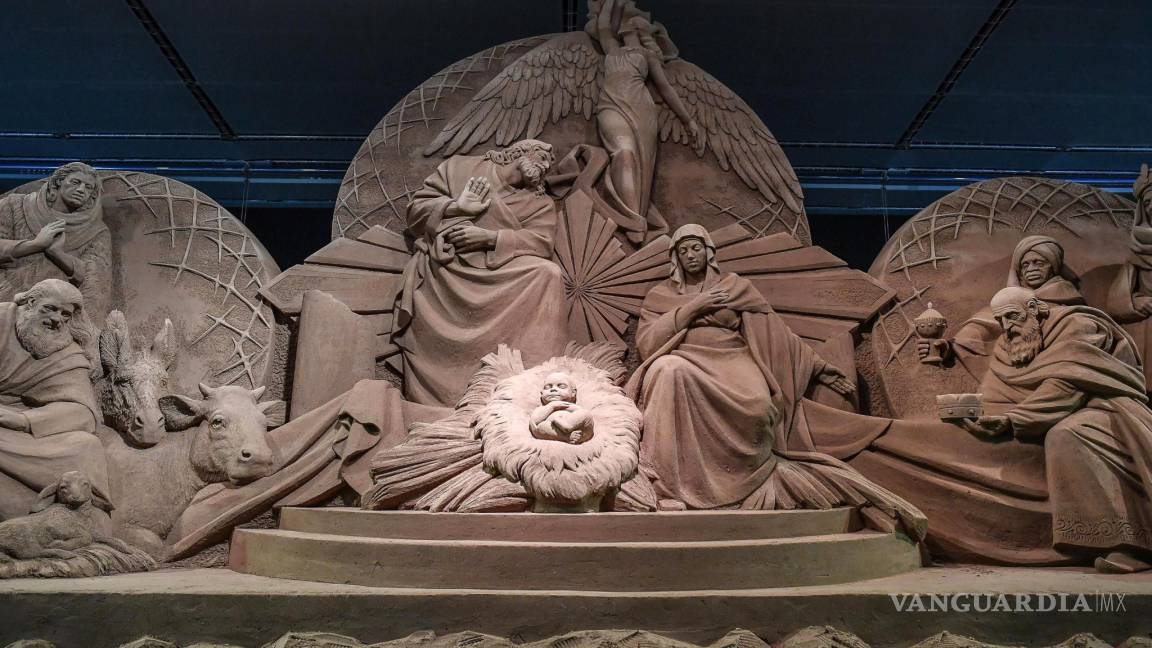 Monumental nacimiento de arena en la Plaza de San Pedro da inicio a los festejos navideños en el Vaticano