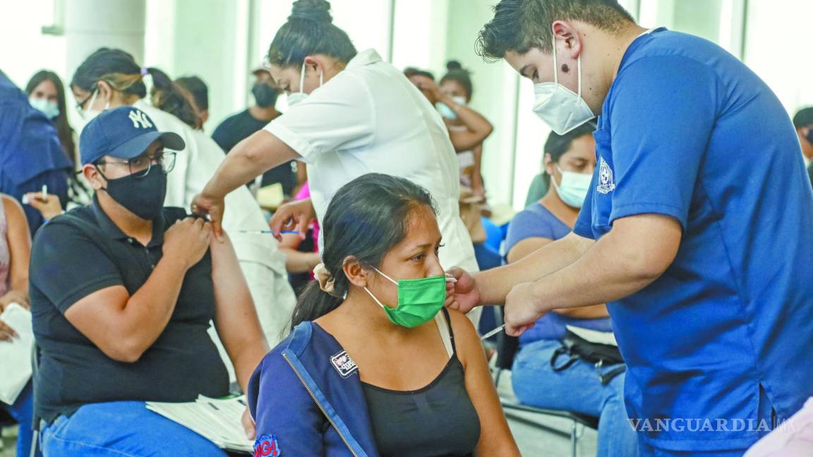 Vacunan con segunda dosis a 15 mil trabajadores de 40 a 49 años en Saltillo