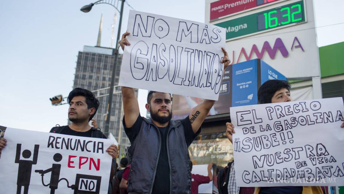 $!Saqueos y caos por 'megagasolinazo' aleja a los Reyes Magos