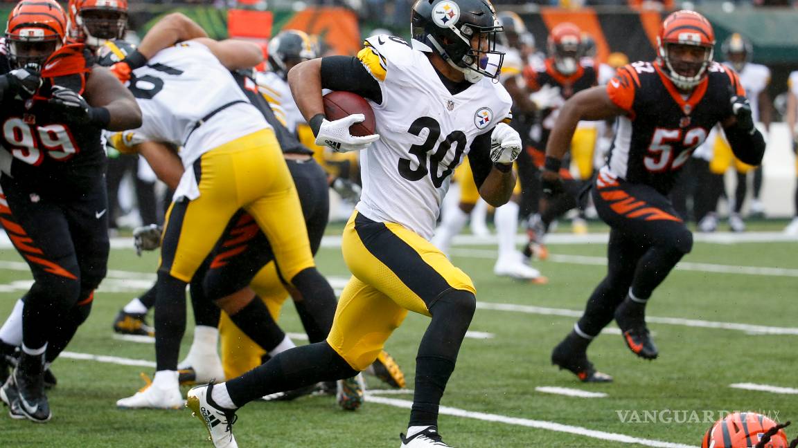 $!Antonio Brown corre hacia el camino de la victoria