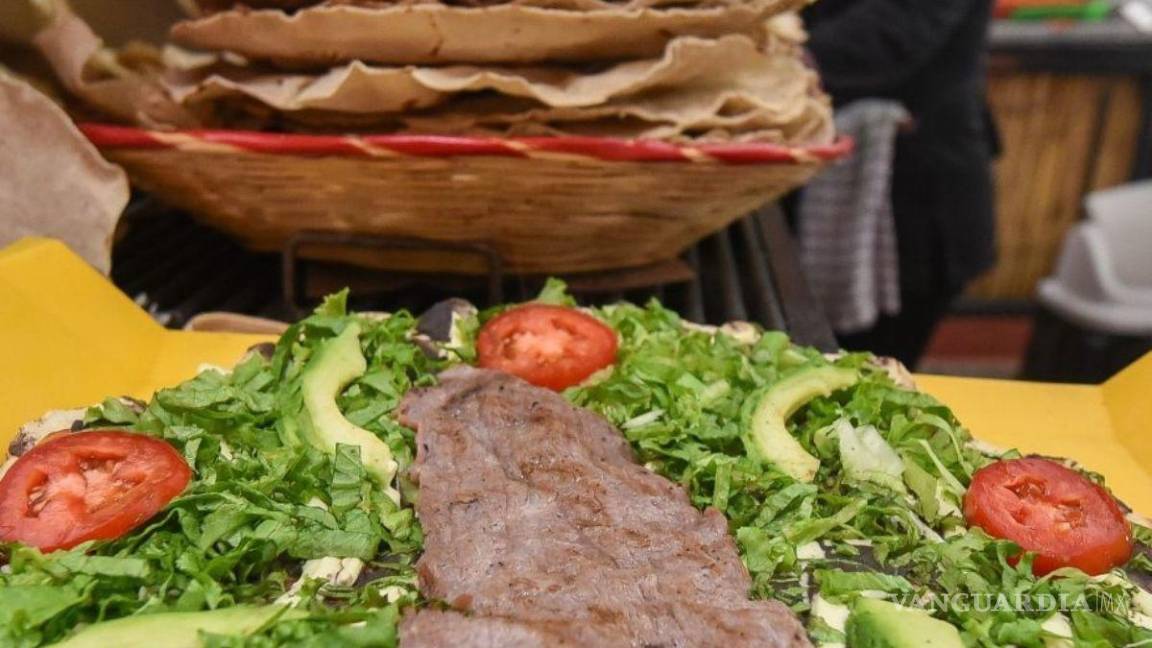 $!La tlayuda, además de tener un sabor excepcional, es el alimento perfecto para quedar satisfecho a la primera.
