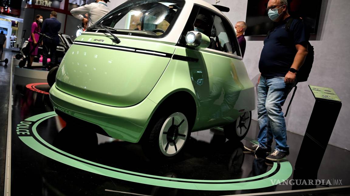 $!El coche burbuja eléctrico Microlino 2.0 en exhibición en el primer día de vista previa de prensa del Salón Internacional del Automóvil IAA en Munich, Alemania. EFE/EPA/Sascha Stenbach