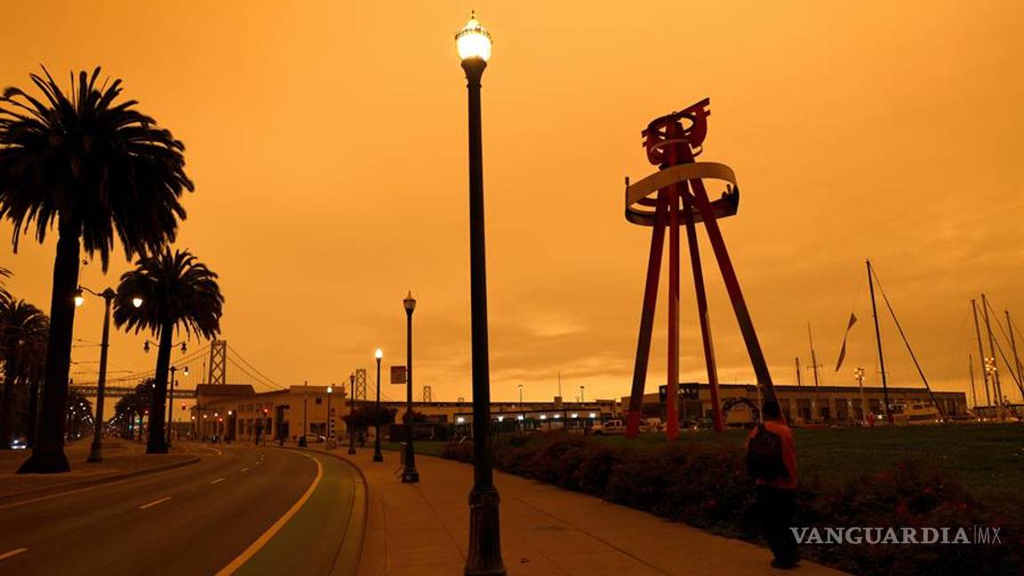 $!Incendios forestales pintan de un color naranja apocalíptico el cielo de San Francisco
