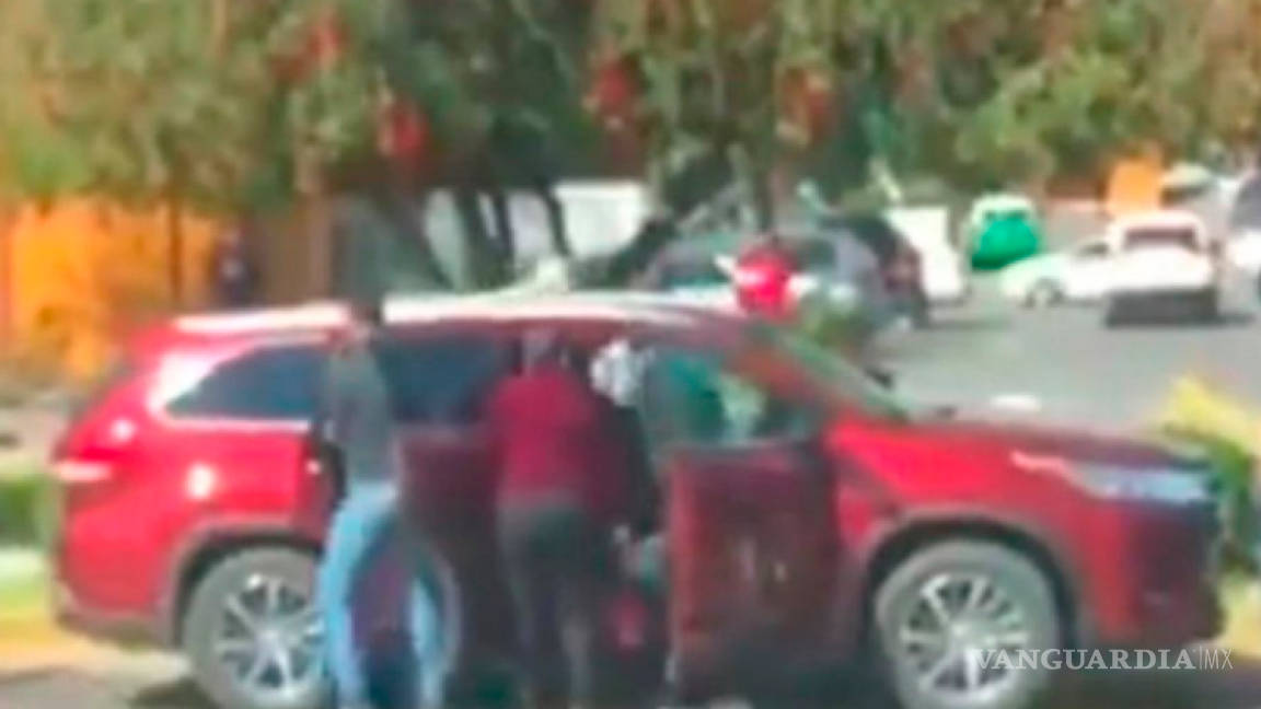 Grupo armado despoja a dos familias de sus vehículos, en pleno día, en Guanajuato