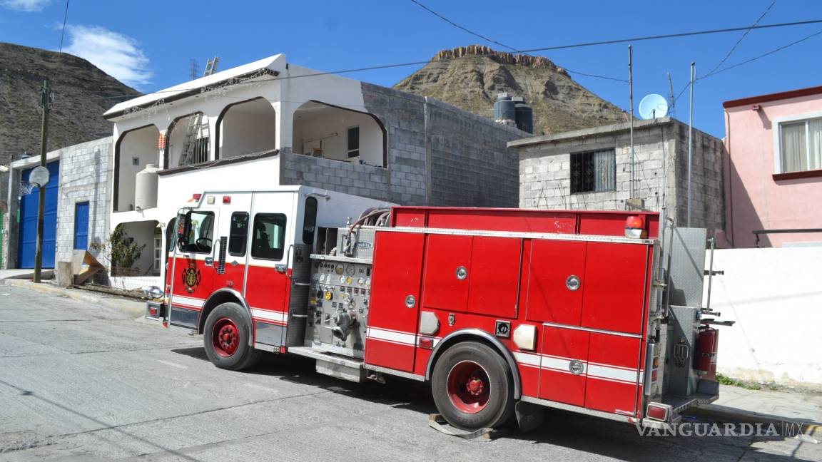 Incendio de sillón causa movilización de bomberos en la colonia Ignacio Allende