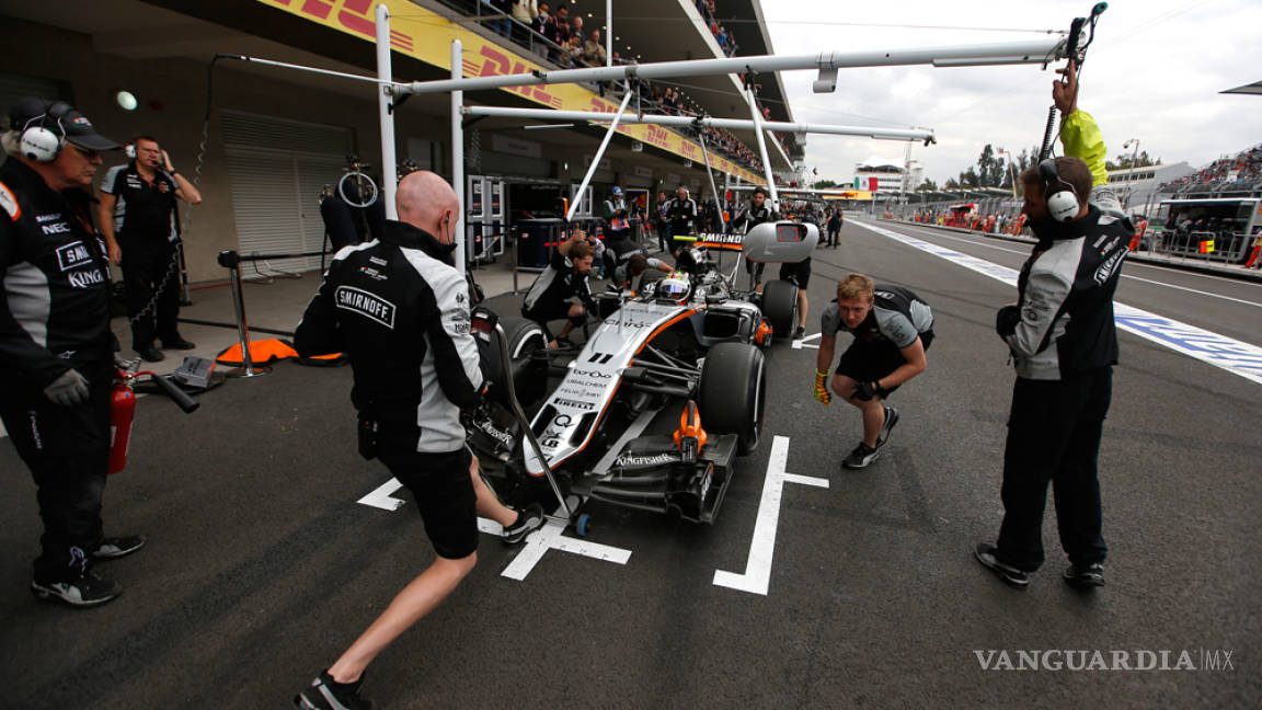 Checo Pérez vive jornada de contrastes, declara que tiene un problema en el coche