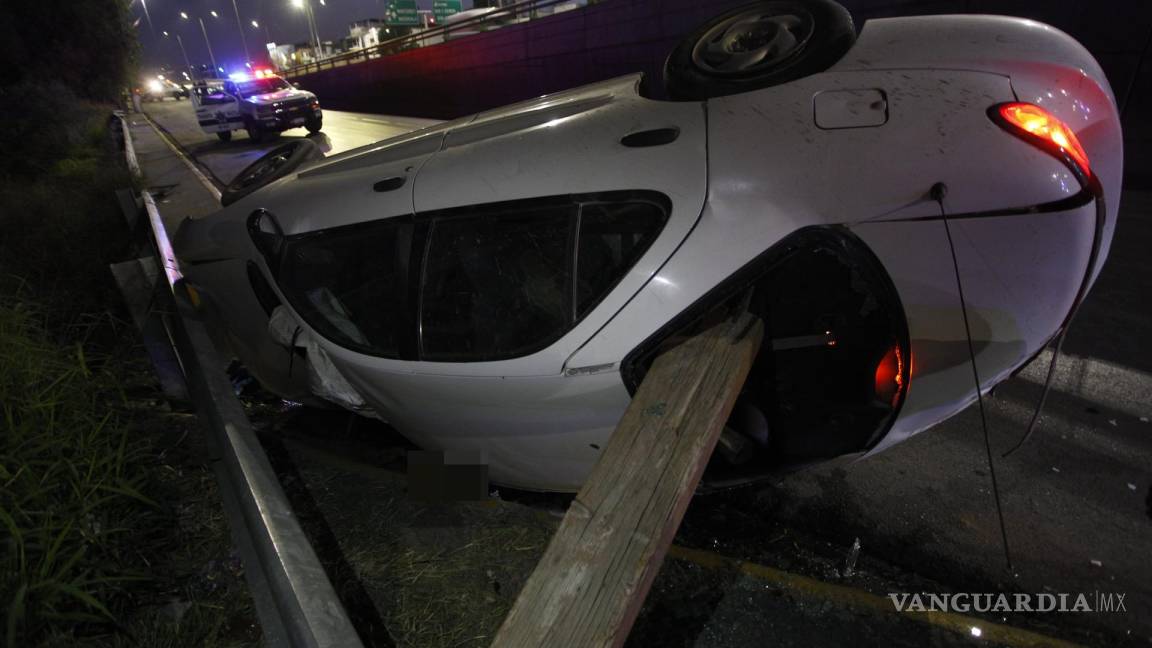 Conductor vuelca y pierde la vida al ser aplastado por su vehículo en Saltillo