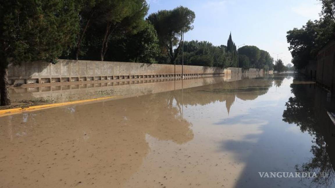 $!Bulevar José Musa de León, hacia a Los Valdés, permanece inundado.