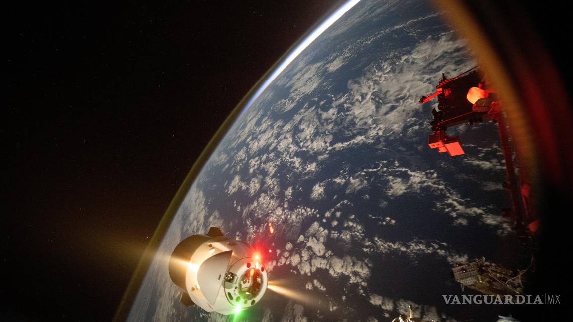 $!El acoplamiento de la nave espacial SpaceX Dragon con carga a la Estación Espacial Internacional en diciembre de 2024.