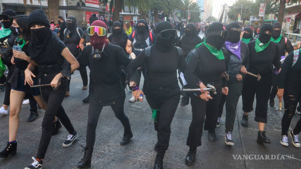 Mujeres protestan en la CDMX; hubo 43 personas lesionadas