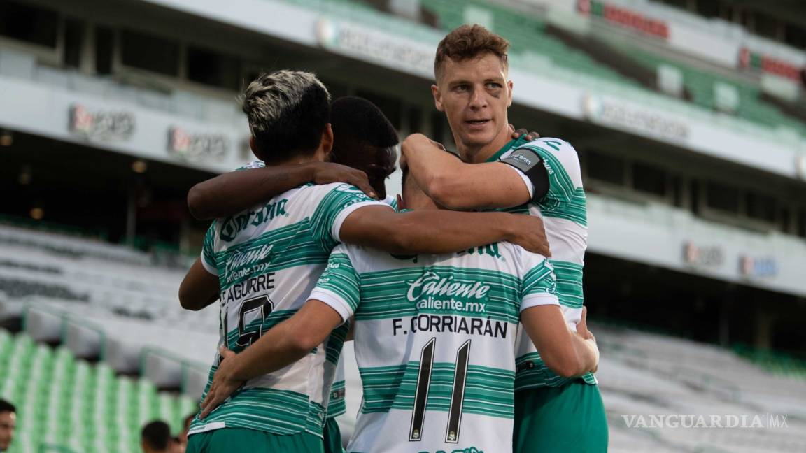 Para Santos, Chivas no son rivales