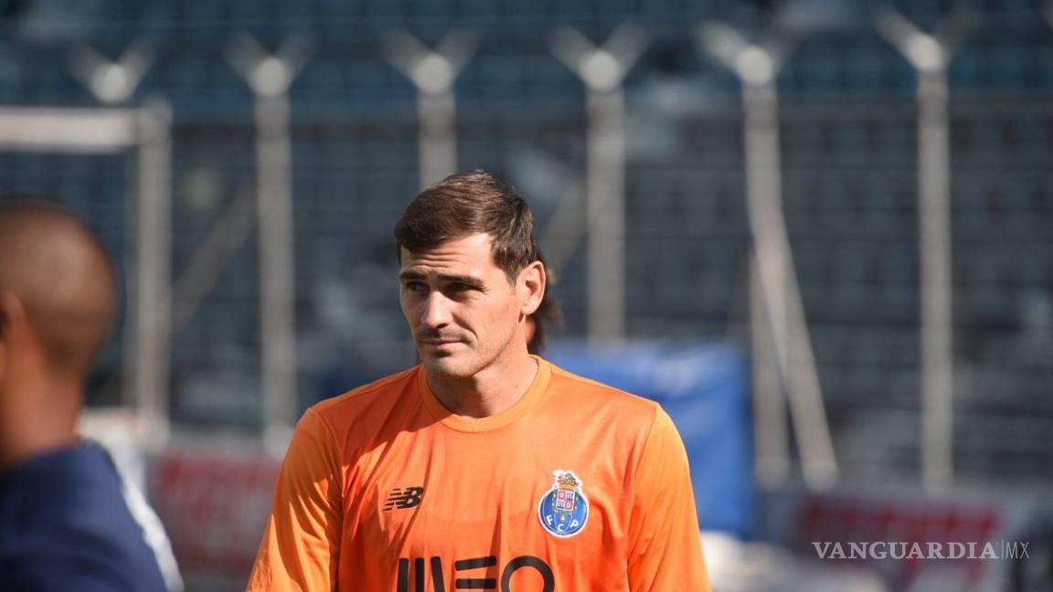 Iker Casillas desató la locura en México