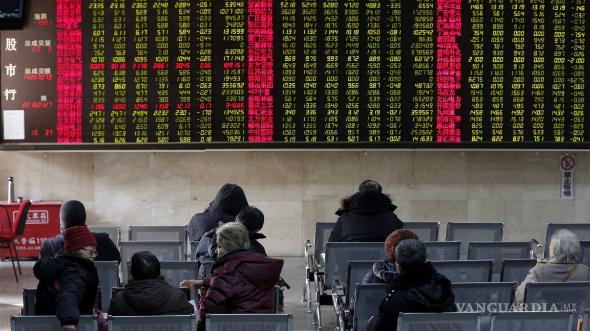 Bolsa de Shanghai acumula baja de 48.6 por ciento desde junio pasado