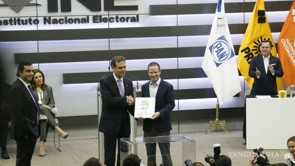 Ricardo Anaya se registra en el INE como candidato a la Presidencia