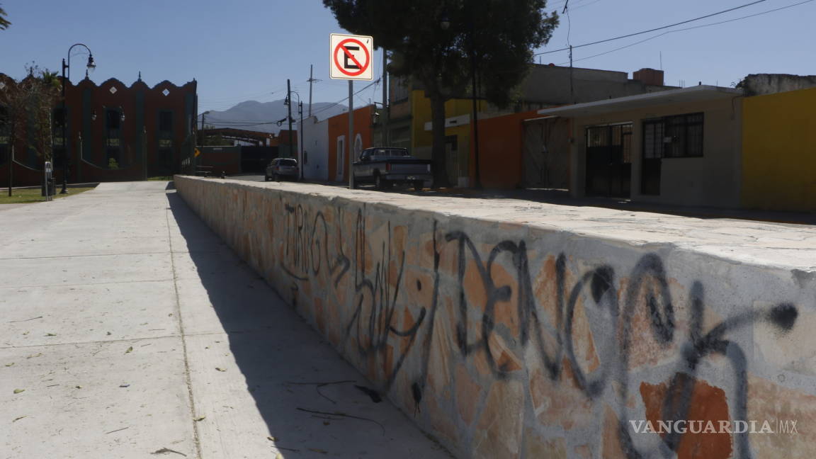 Ciudadanos saltillenses destruyen, ensucian y hasta hacen carnes asadas en la Plaza Coahuila