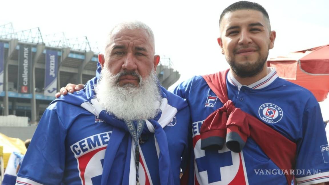 Después de 23 años en silencio, así celebran aficionados al campeón Cruz Azul