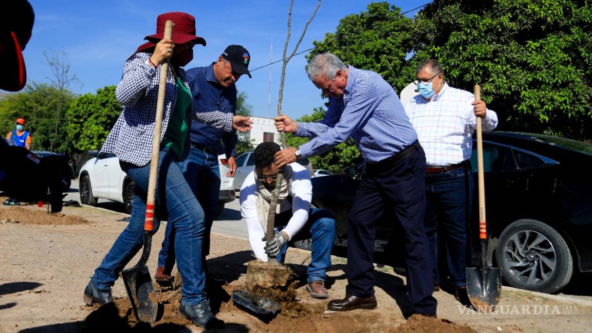Municipio de Torreón y Fundación Lala firman convenio para reforestar Línea Verde