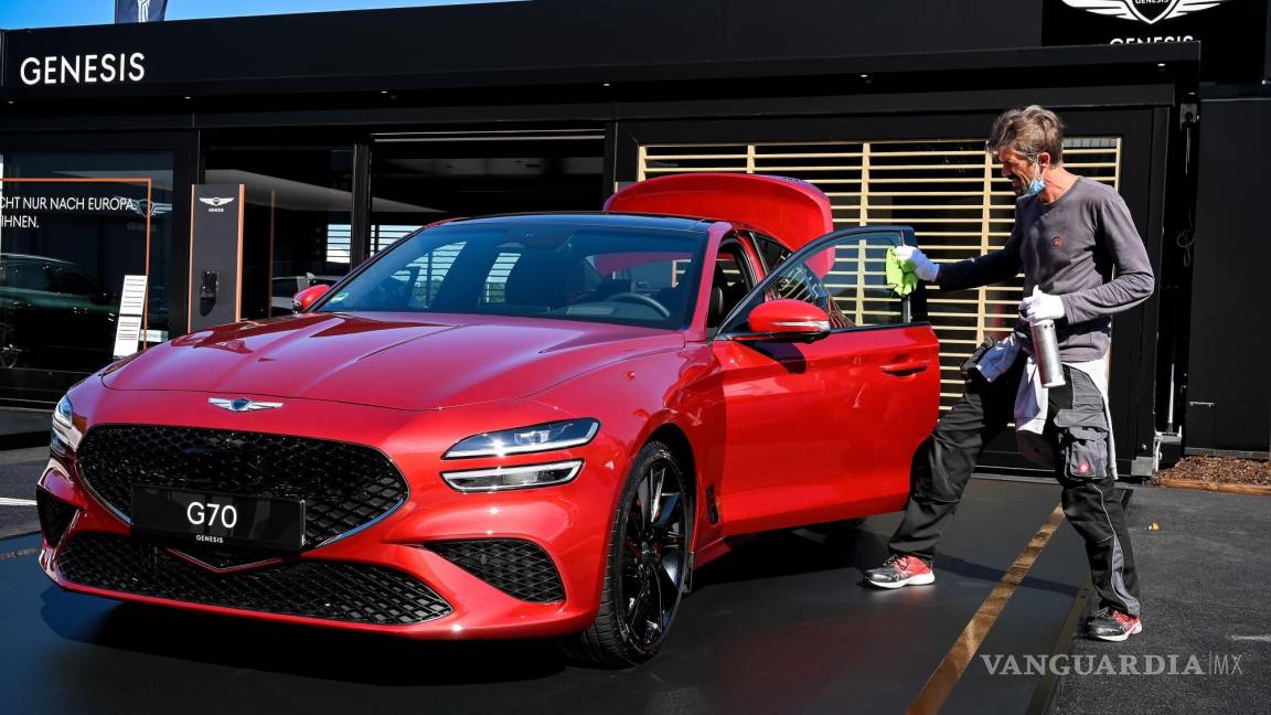 $!El Genesis G70 en exhibición en el primer día de vista previa para la prensa del Salón Internacional del Automóvil IAA en Munich, Alemania. EFE/EPA/Sascha Stenbach
