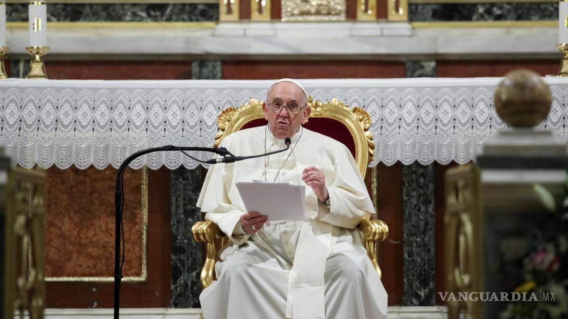 En Grecia, cuna de la democracia, el papa Francisco advierte sobre el populismo