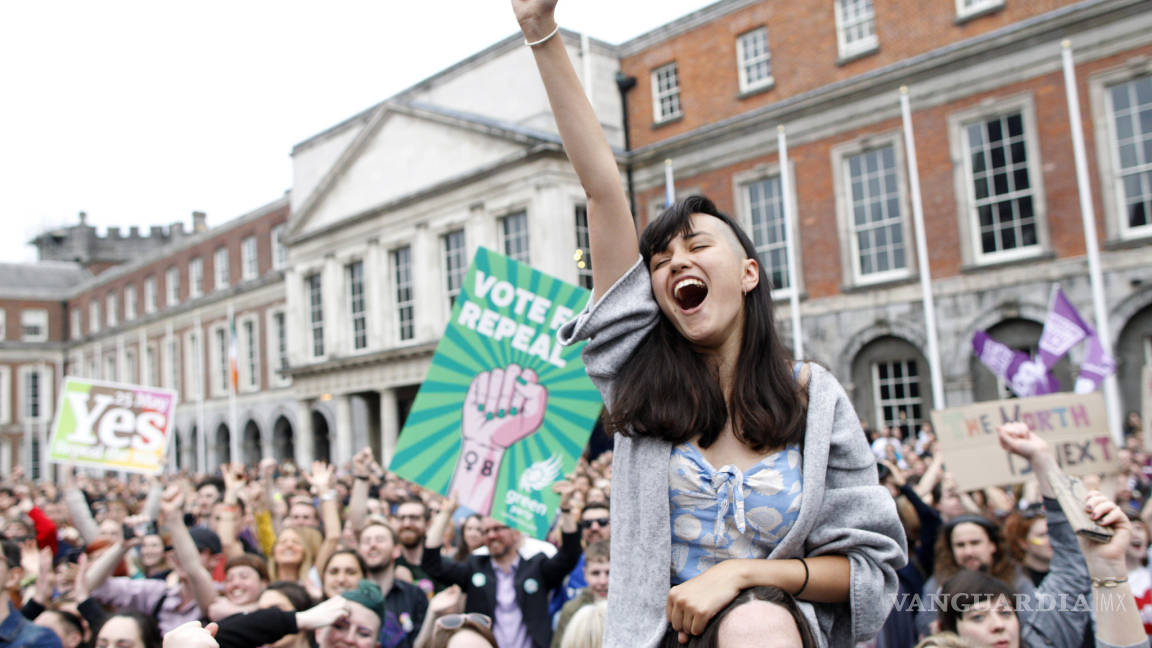 Irlandeses aprueban derecho al aborto en referéndum histórico