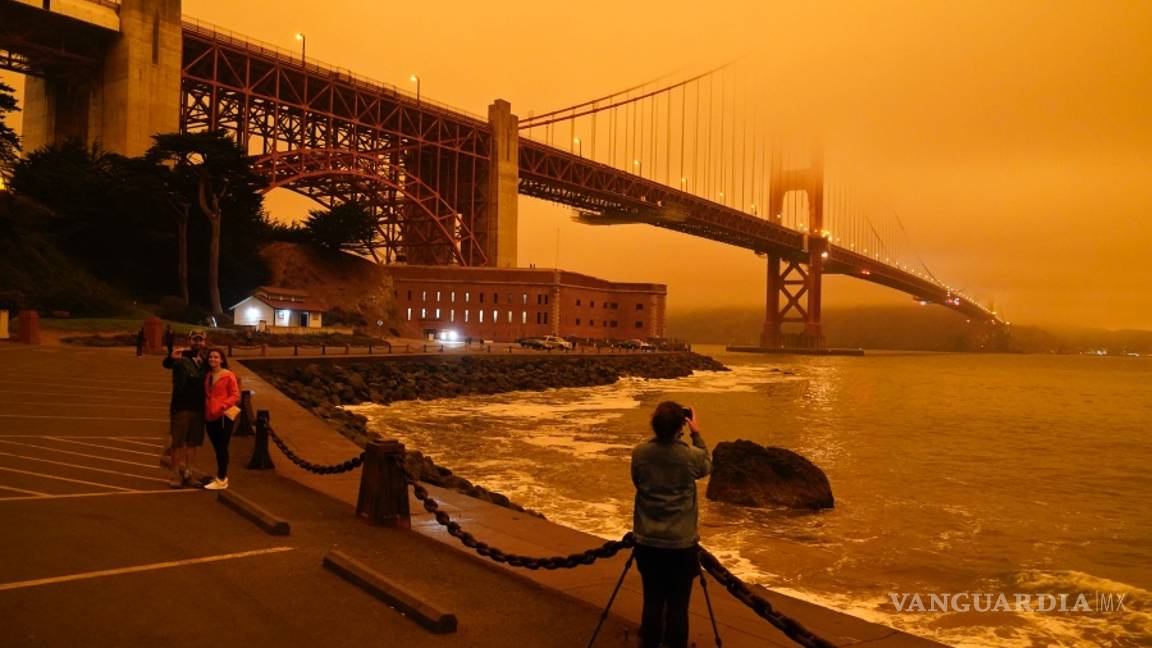 $!Incendios forestales pintan de un color naranja apocalíptico el cielo de San Francisco