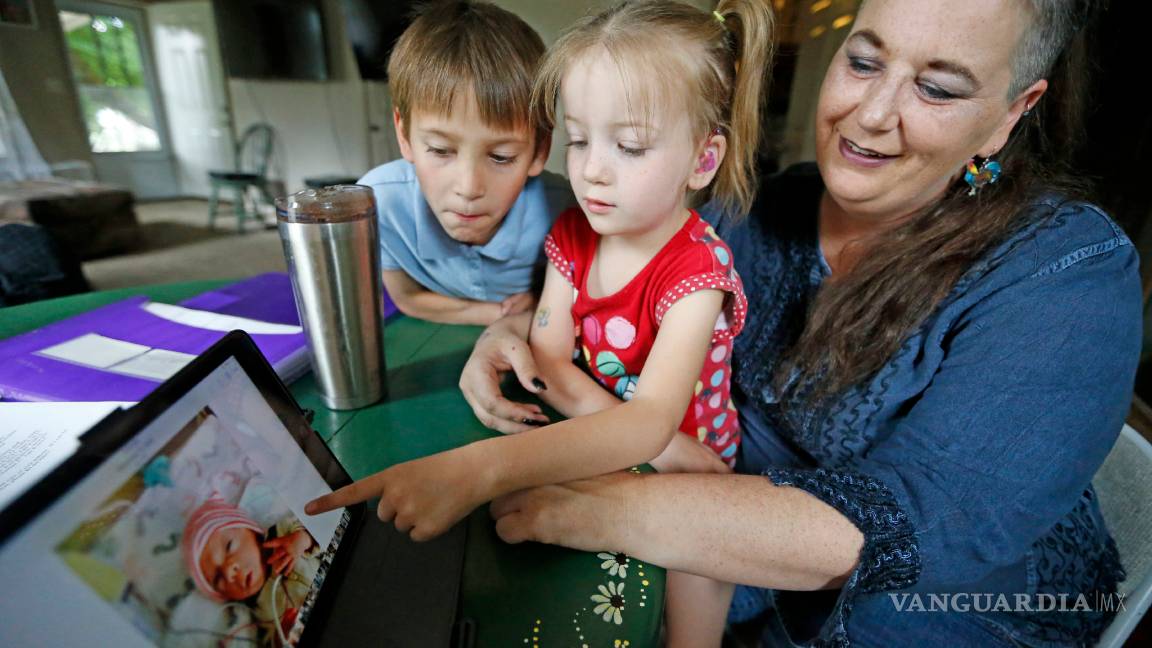 $!20 años después Amie Schofield, da a luz otro hijo intersexual